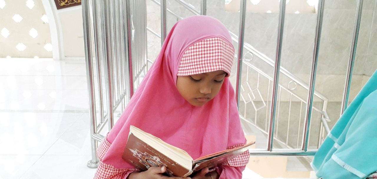 4 Langkah Menanamkan Akhlak pada Anak Sesuai Syariat Islam