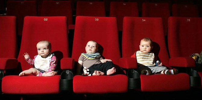 Manfaat dan Resiko Membawa Anak ke Bioskop